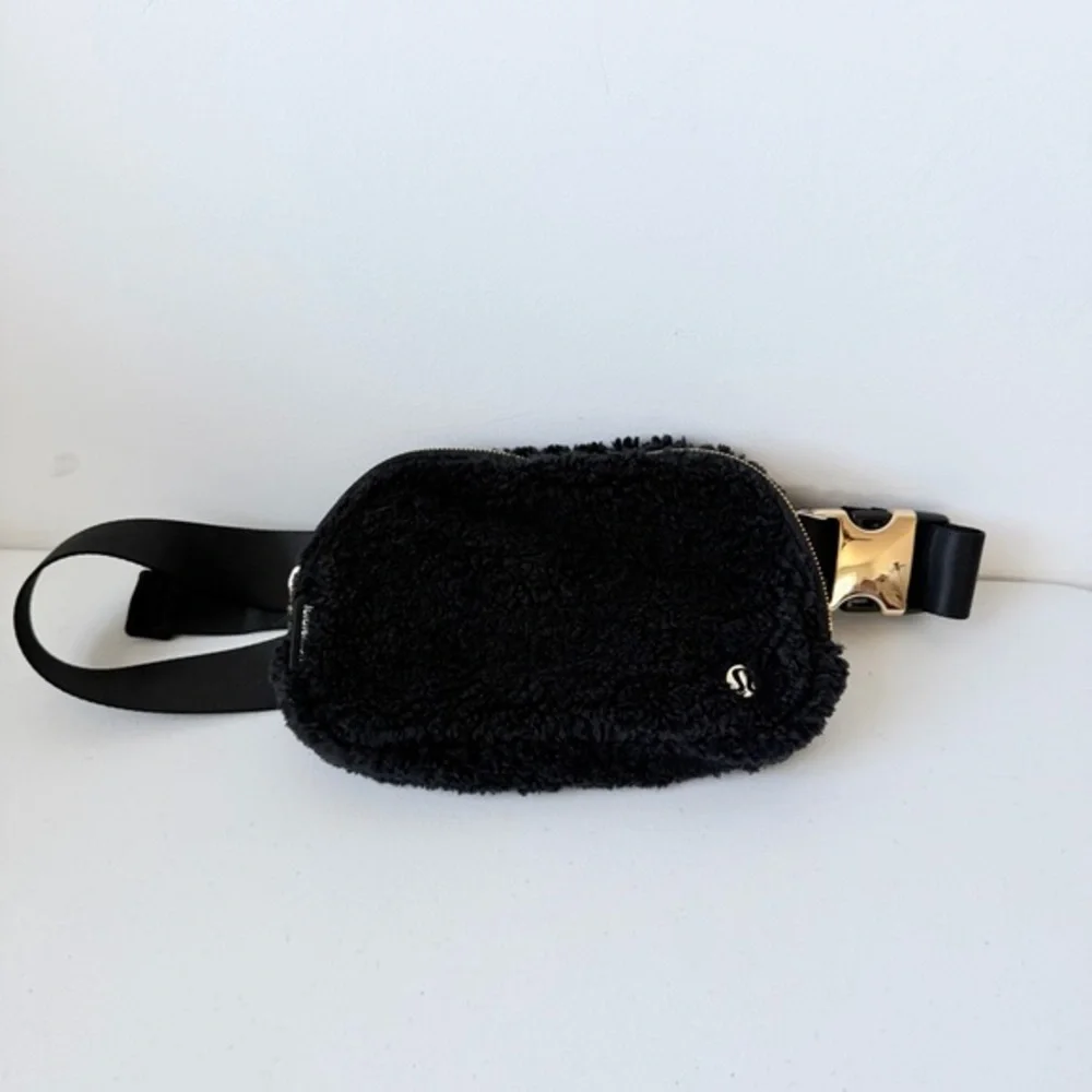 Lululemon Black Fleece Fluffy Sherpa Everywhere Belt Bag 1L‎ Gold Hardware NWOT